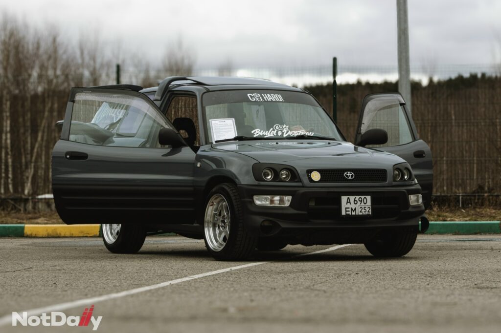 3) Toyota RAV4 — Кляузов Евгений